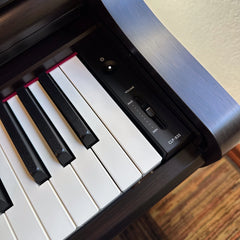 Yamaha Clavinova CLP-835 Digital Piano - Rosewood