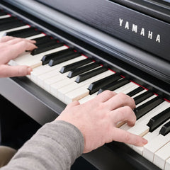 YAMAHA CLP-845 Clavinova Digital Piano | ROSEWOOD with Bench and Adaptor