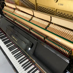 Yamaha Upright Piano U300SX Black / Renewed | Made in Japan / Serial: 5476399
